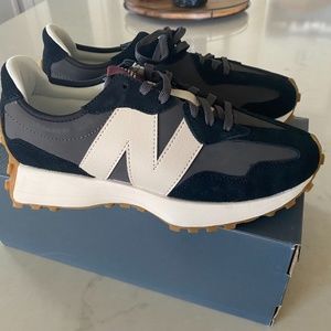 Women's New Balance Black/Moonbeam 327 Tennis Shoes